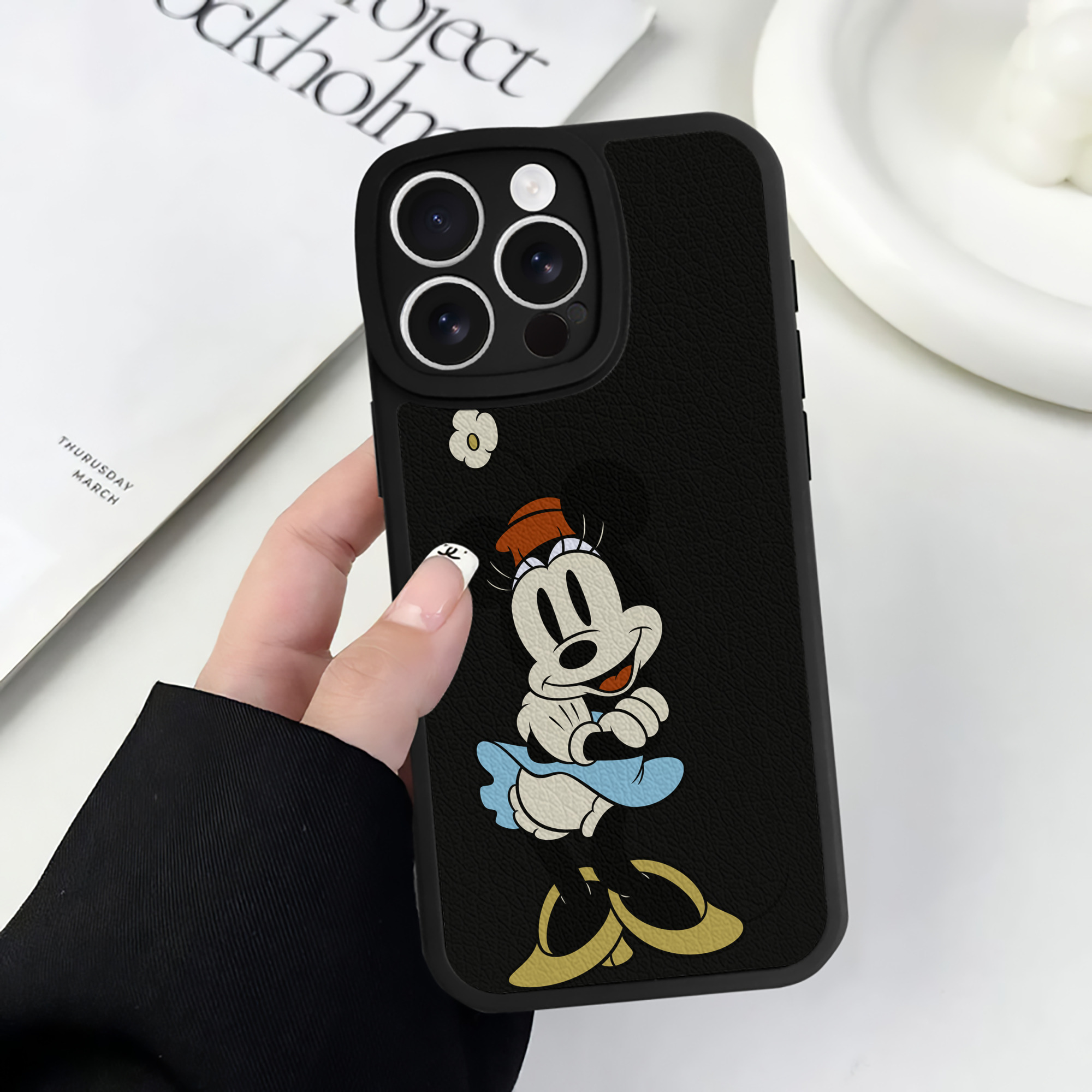 （画像用） ミッキーマウス Mickey Mouse 【iPhone 16シリーズ対応】シリコンスマホケース（レザー調） 材質：シリコン